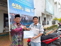 Penyerahan Beasiswa Prsetasi Tahfizh PT. Adaro Indonesia