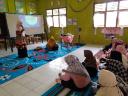 Pertemuan Orang Tua dan Parenting, “Selaras dan Harmoni dalam Melejitkan Potensi Siswa”