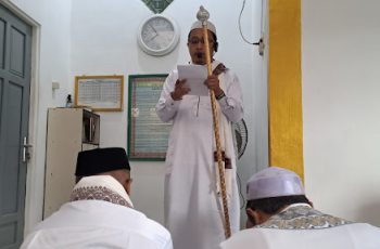 Dosen STIQ Rakha Amuntai Jadi Khatib dan Imam Idul Fitri di Desa Jumba